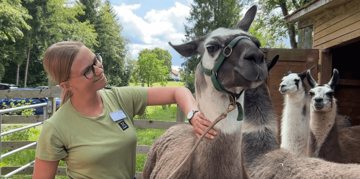 Tiergestützte Therapie mit Larissa Bär
