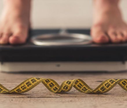 Was sind Essstörungen? Ursachen, Anzeichen & Behandlung