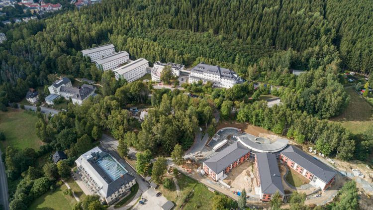 Jubiläen in der MEDICLIN Klinik am Brunnenberg und der MEDICLIN Seniorenresidenz Brunnenbergblick