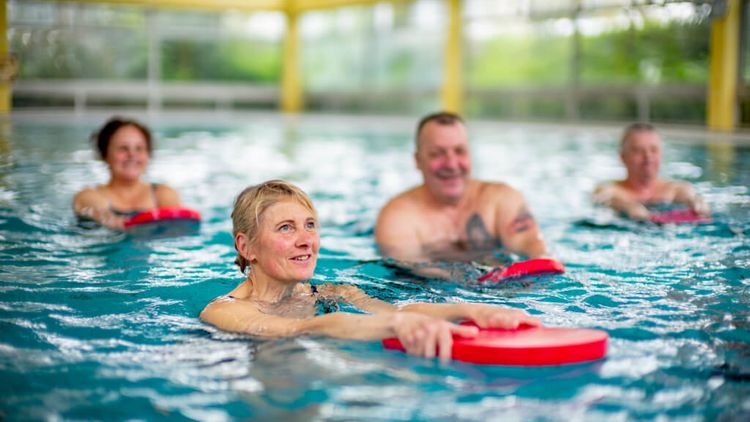 Bewegungstherapie im Wasser