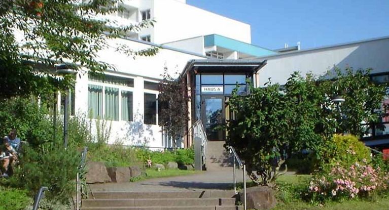 Eingang MEDICLIN Bliestal Kliniken