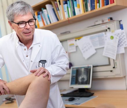 Rheuma: Ursachen, Symptome & Behandlung