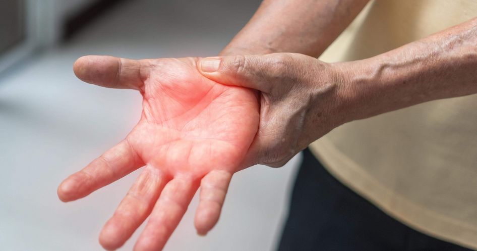 Schmerzende Hand bei Polyneuropathie