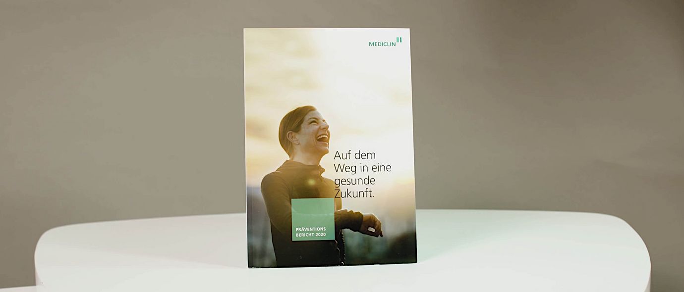 Ein Exemplar des MEDICLNI Präventionsberichts 2020