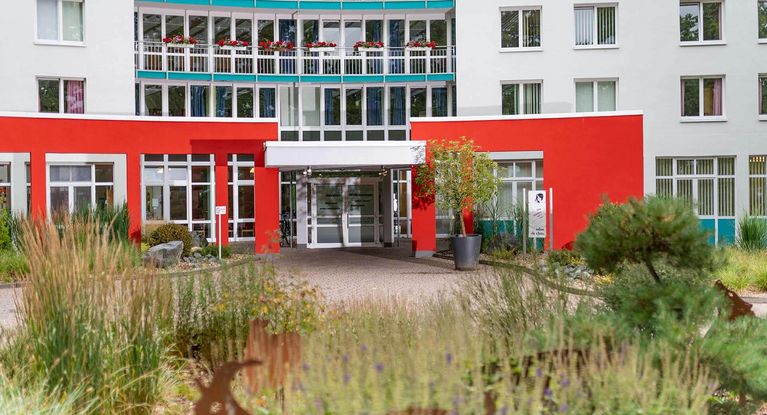 Eingang MEDICLIN Seepark Klinik 