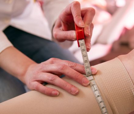 Thrombose: Symptome, Ursachen, Behandlung Thrombose: Gefäßverschluss durch Blutgerinnsel