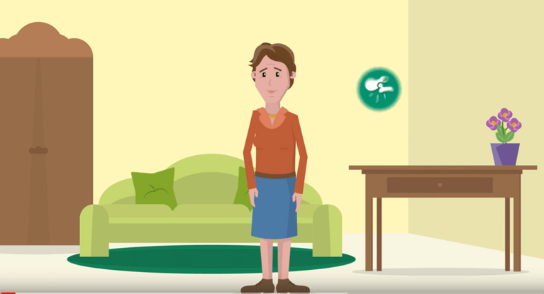 Animierte ältere Frau in ihrem Wohnzimmer