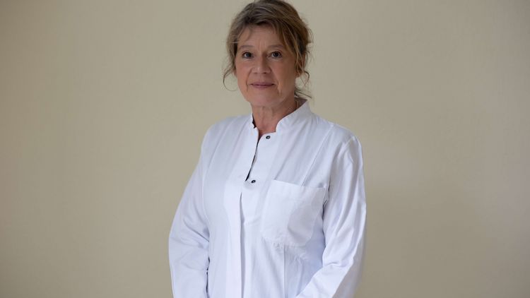 Dr. Gabriele Karanis leitet die Orthopädie im MEDICLIN Reha-Zentrum Bad Orb