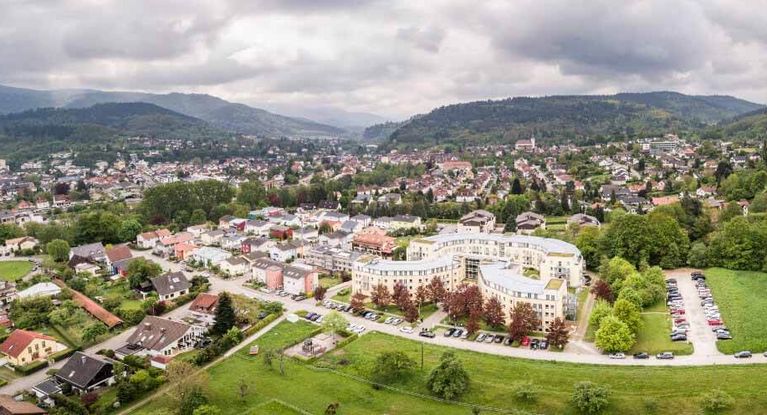  Luftaufnahme der Klinik