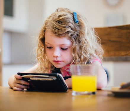 Mediensucht bei Kindern – Symptome, Folgen und Behandlung