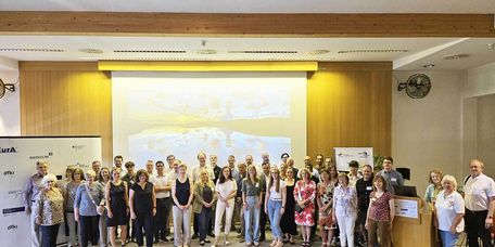 Gruppenbild Vortragssaal Gruppenbild Space2Health-Veranstaltung Vortragssaal