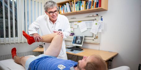 Untersuchung Knie – orthopädische Reha