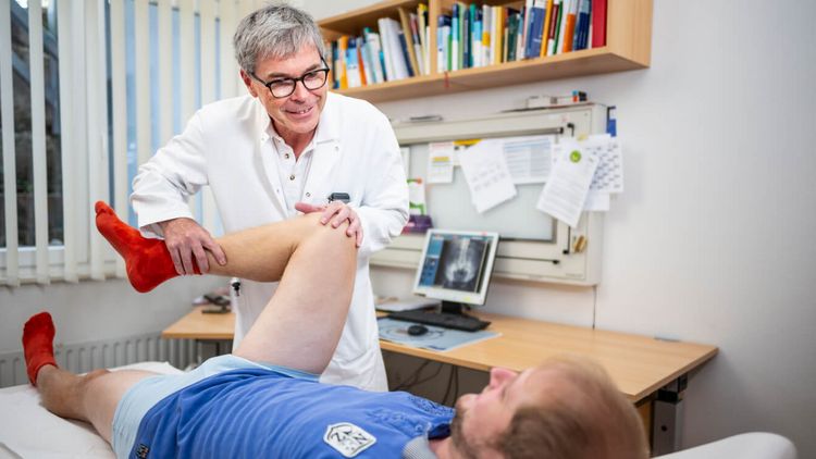 Untersuchung Knie – orthopädische Reha