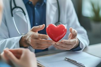 Broken-Heart-Syndrom: Ursachen, Symptome, Behandlung