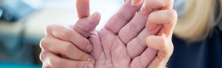 Handschmerzen – Ursachen und Therapie