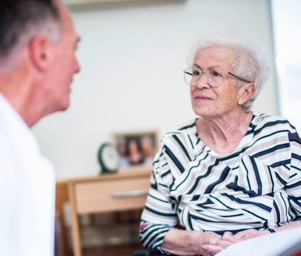 Geriatrische Reha: Voraussetzungen, Ablauf & Behandlung