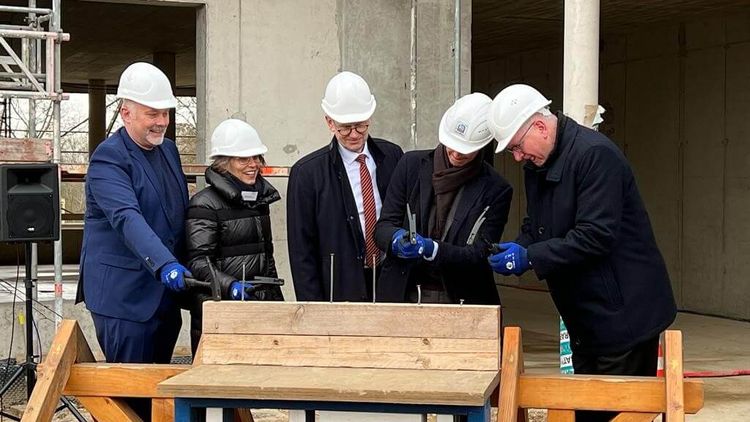 Mehr Behandlungsplätze für psychisch kranke Erwachsene, Kinder und Jugendliche
