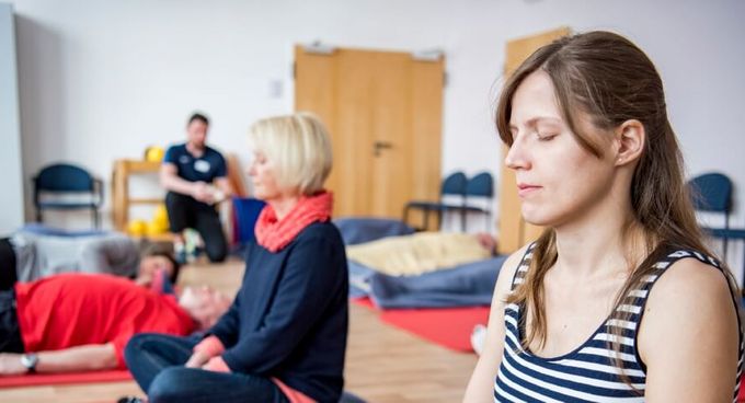 Patienten bei der Entspannungstherapie