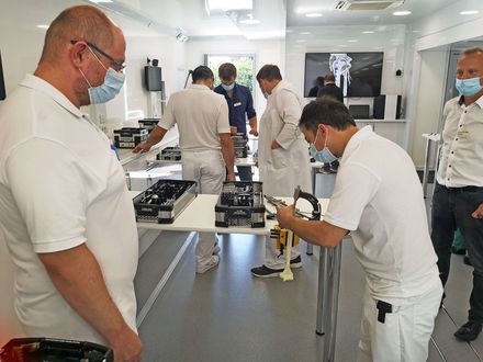 „Trockenübungen“ im mobilen Trainingszentrum