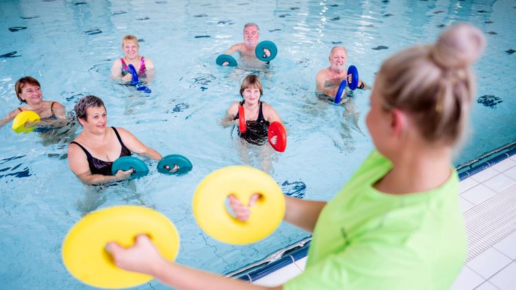 Wassergymnastik in der kardiologischen Reha