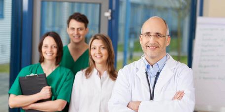 Team Reha-Experten Ärzte und Pflegekräfte bilden ein komptetentes Team
