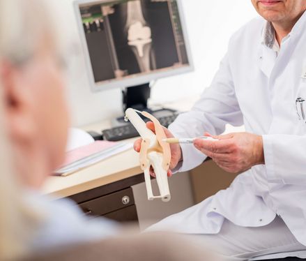 Arthrose in jungen Jahren: Ursachen, Therapie und Prävention