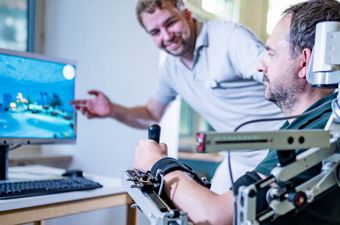 Neurologische Reha: Behandlung &amp; Ziele