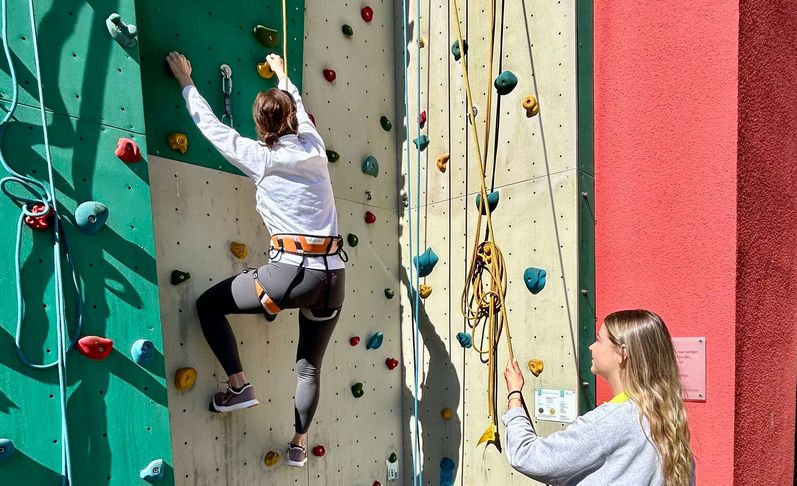 Kletterwand in den MEDICLIN Kliniken Bad Wildungen