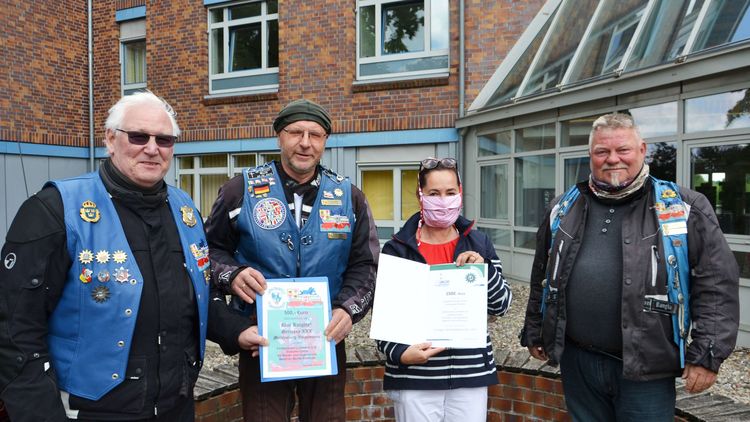 Knatternder Motorrad-Besuch
