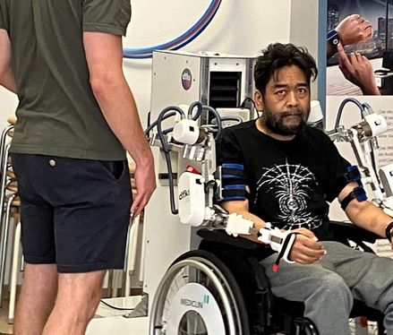 Exoskelett-Therapie: Robotik und KI in der Reha