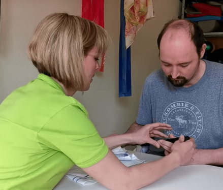 Video: Wie Ergotherapie nach einem Schlaganfall helfen kann