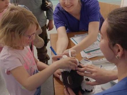 Großer Besuch in der Teddyklinik Plau am See