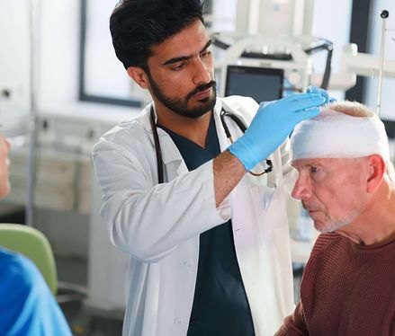Schädel-Hirn-Trauma: Ursachen, Symptome & Behandlung