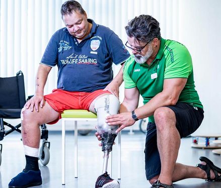 Reha nach Amputation: Leben mit Prothese Leben mit Prothese: So hilft die Reha nach einer Amputation