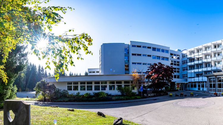 Eingang der MEDICLIN Albert Schweitzer Klinik in Königsfeld