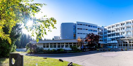 Eingang der MEDICLIN Albert Schweitzer Klinik in Königsfeld