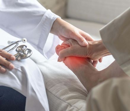 Polyneuropathie: Ursachen, Symptome & Behandlung