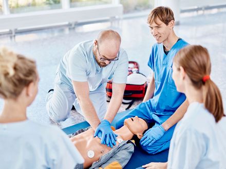 Wiederbeleben und Leben retten – wie geht das?