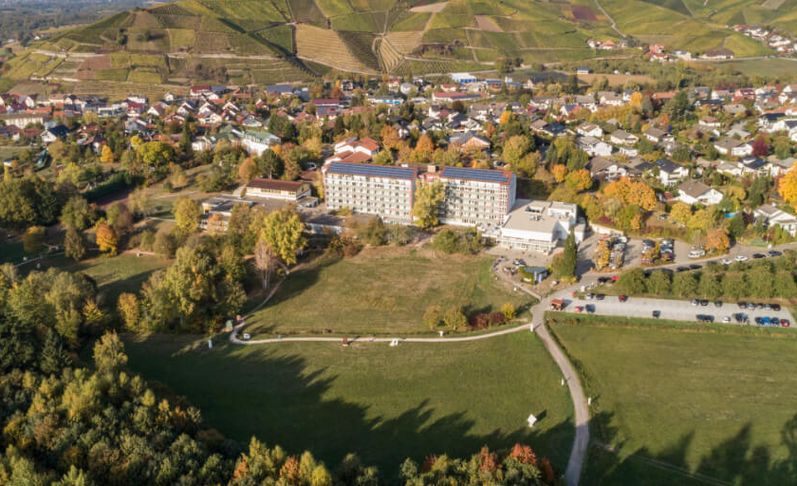 Luftaufnahme der MEDICLIN Staufenburg Klinik in Durbach