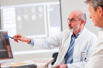 Hirntumor: Symptome, Ursachen, Behandlung