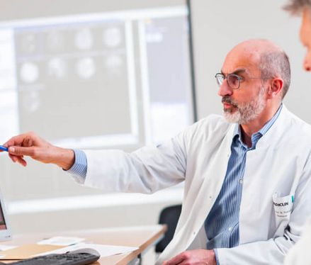 Hirntumor: Ursachen, Symptome & Behandlung